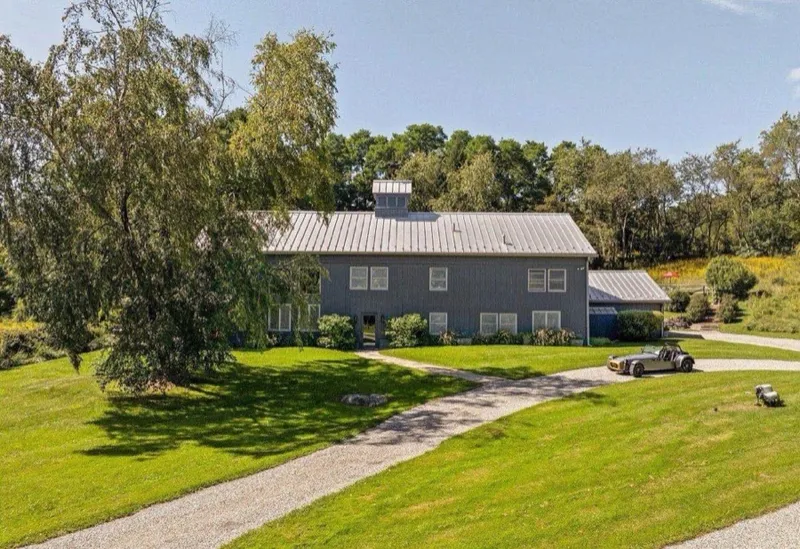 Barn house metal roof (sample photo)